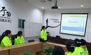 服務(wù)于心，管理于人——安徽淮南店職場禮儀與服務(wù)管理培訓(xùn) 
